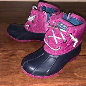 Little girl sperry duck boots